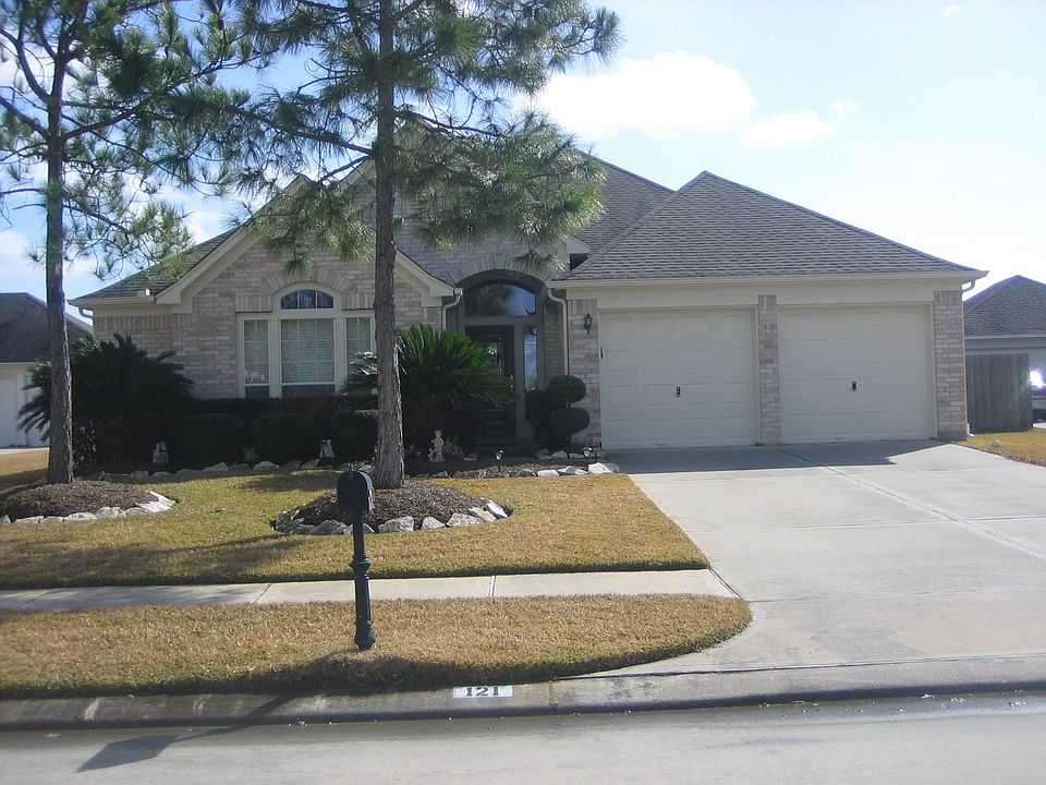 1st image of 121 Bending Brook Ln