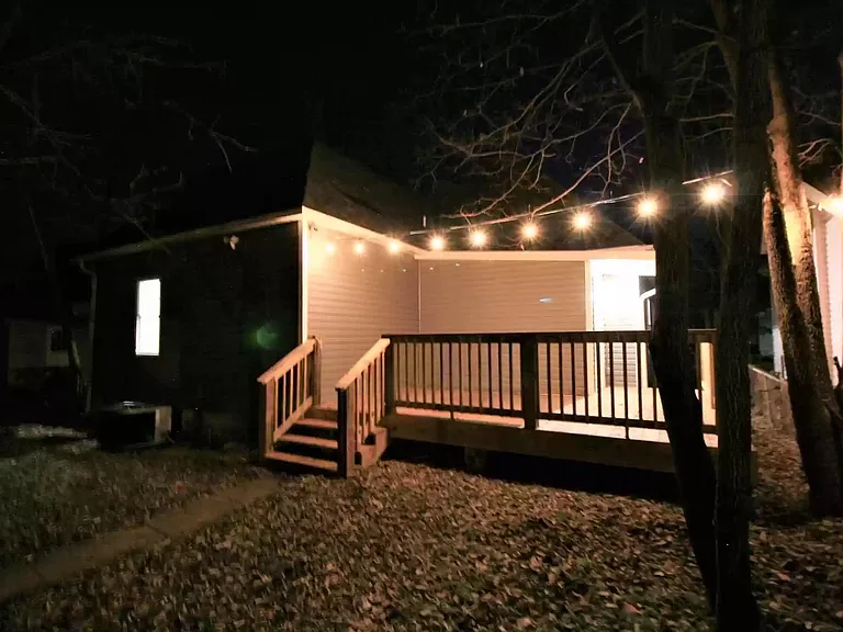 928 W Elm St — Photo 12