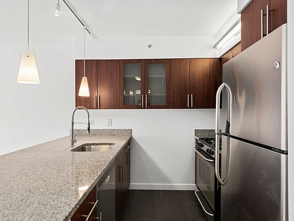 5th image of 555 W 23rd St APT S5j