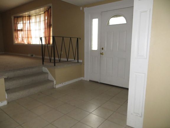 2nd image of 538 Hampshire Ln