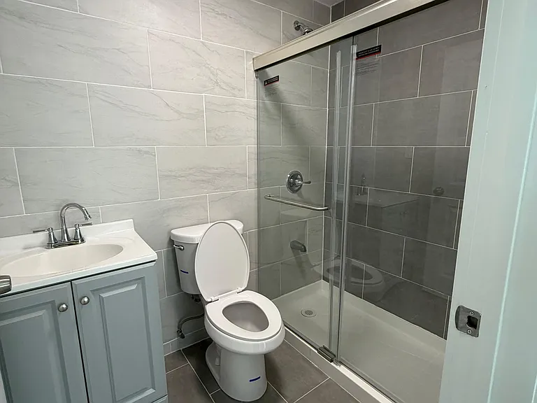 427 Herzl St #2F — Photo 3