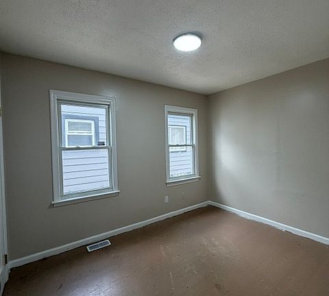 5th image of 22844 Sharrow Ave