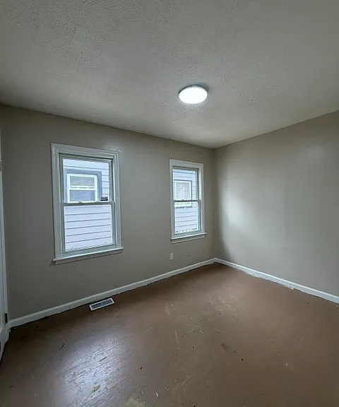 22844 Sharrow Ave — Photo 5