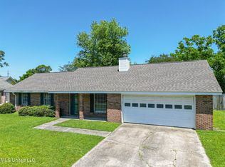 913 Congress Pl, Long Beach, MS 39560