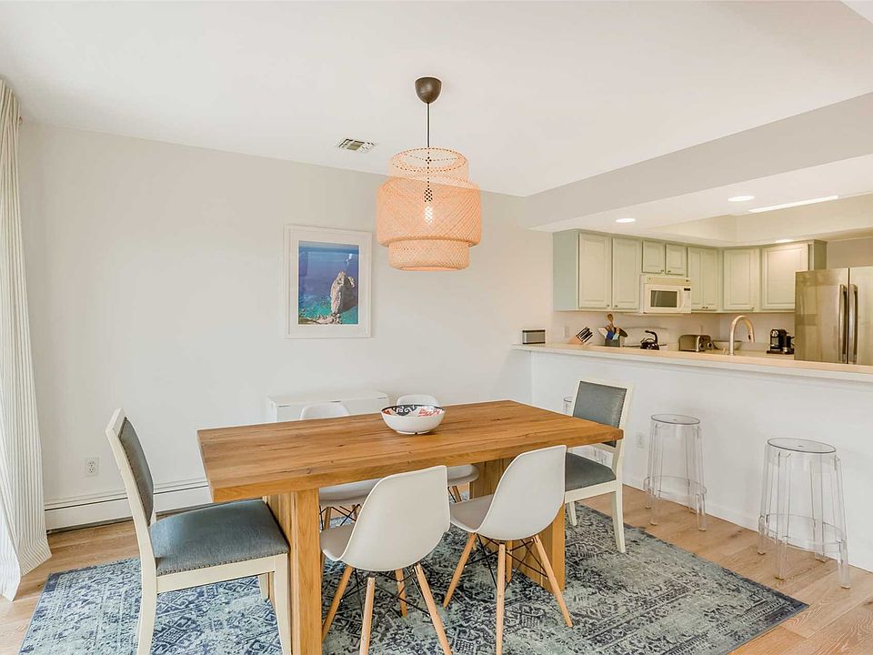 4015 The Fairway Calverton, NY, 11933 Apartments for Rent Zillow