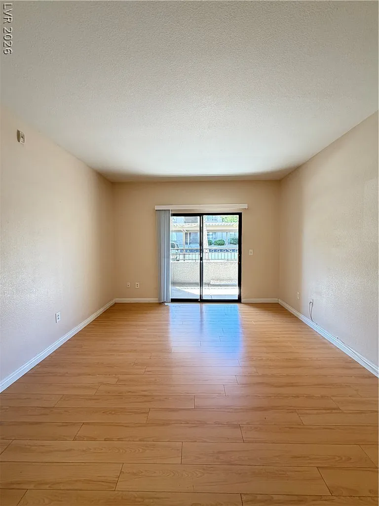 2 bed, 2.0 bath, 1094 sqft, $1,300 — Photo 2