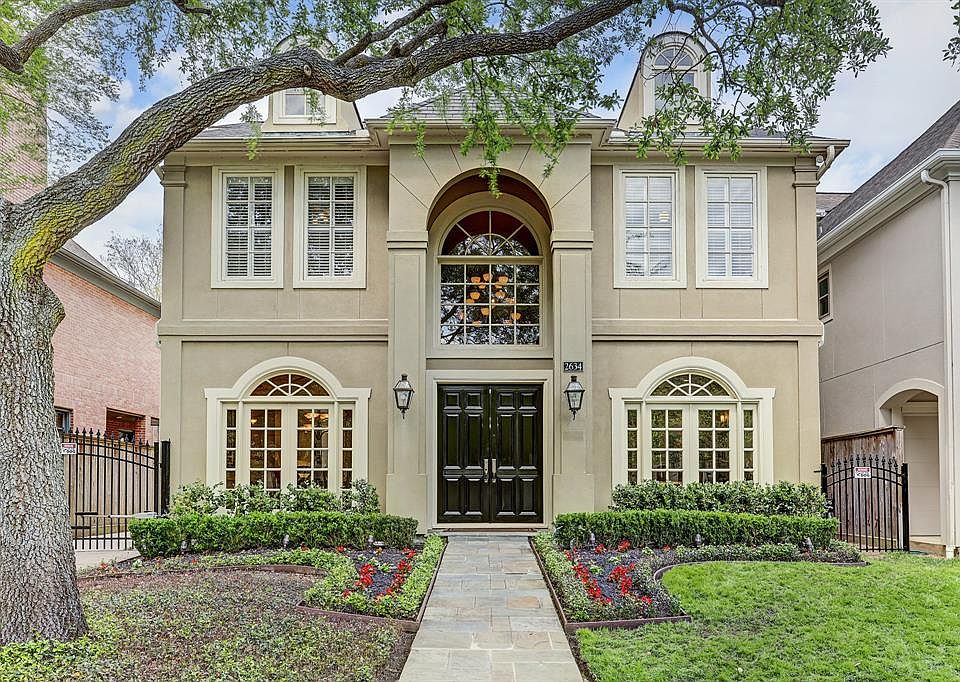 Welcome home to 2634 Cason! Located in highly desirable West University Place. Within walking distance to Rice Village, shopping, and restaurants.