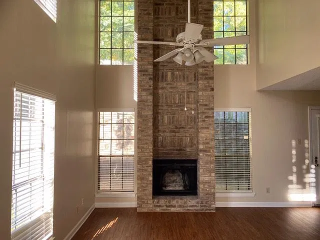2 bed, 1.5 bath, 1350 sqft, $1,495 — Photo 3