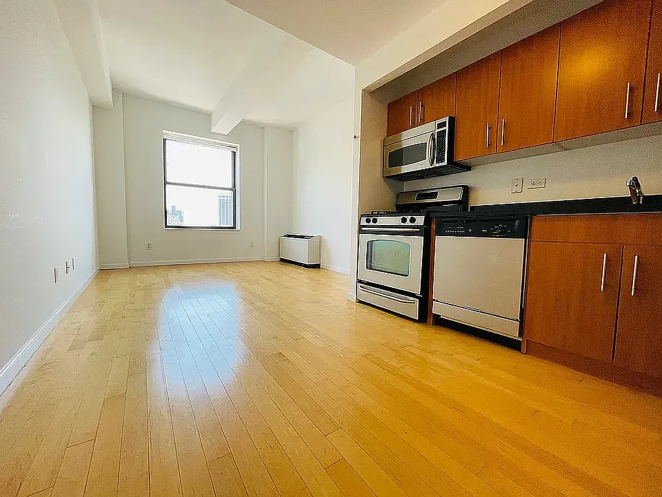 20 West St #43D