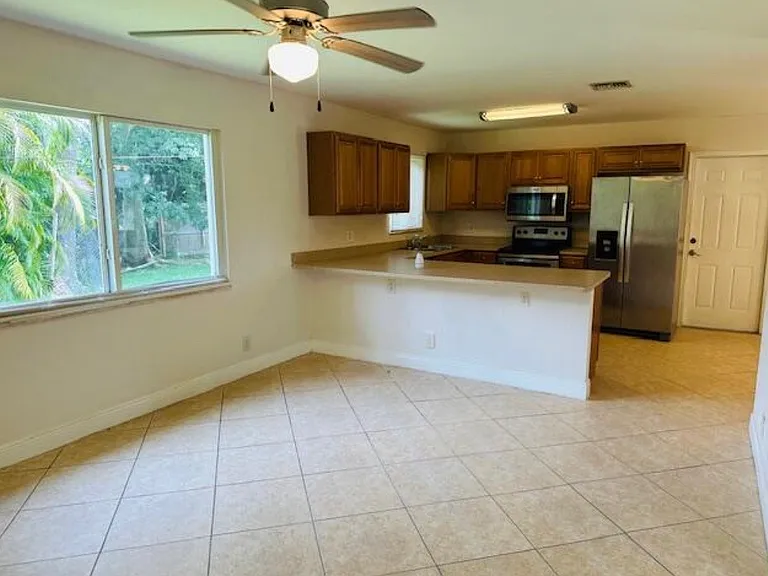 3421 Helena Dr — Photo 3