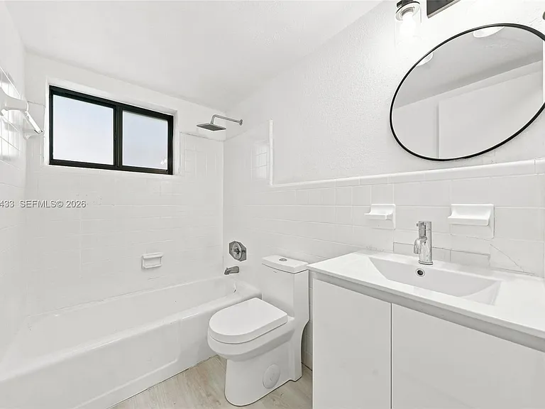 634 SW 7th Ct #5 — Photo 14
