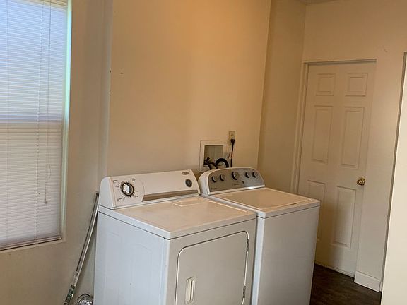 4th image of 404 Young St #A
