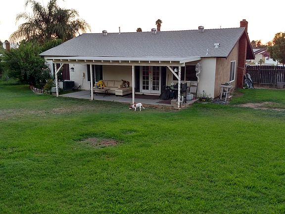 Center backyard frm hillside