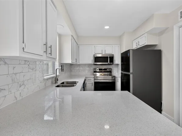 1221 Cedar Post Ln, Houston, TX