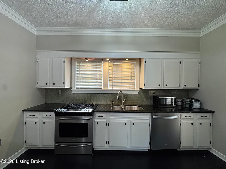 236 Kennedy Ave — Photo 11