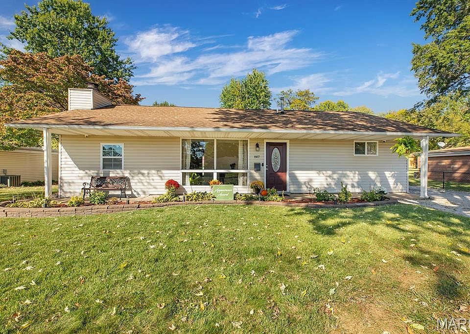 1st image of 807 Amherst Dr