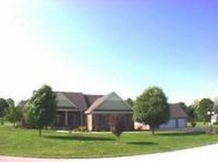 1055 W Willow Run Ct, Mooresville, IN 46158