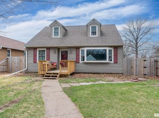 2358 Dunham St, Clinton, IA 52732