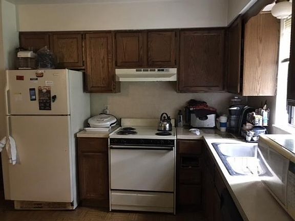 2nd image of 2910 Vineland Ave SE Unit 2916