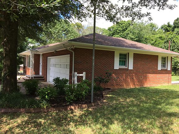 5th image of 3303 Valley View Dr