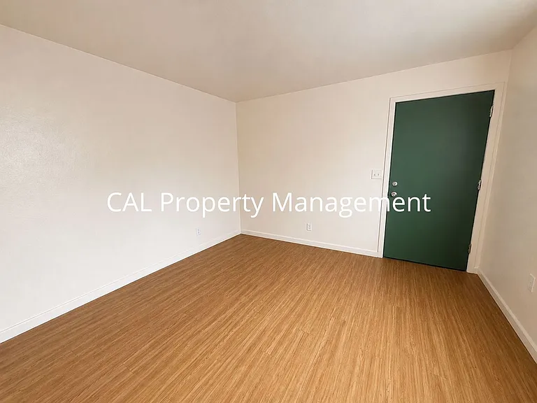 83 Castro St — Photo 2