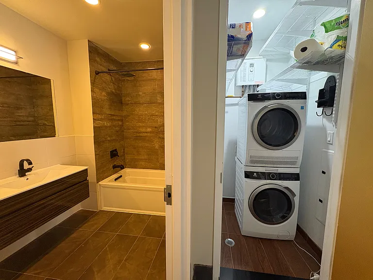 42-60 Crescent St #4F — Photo 10