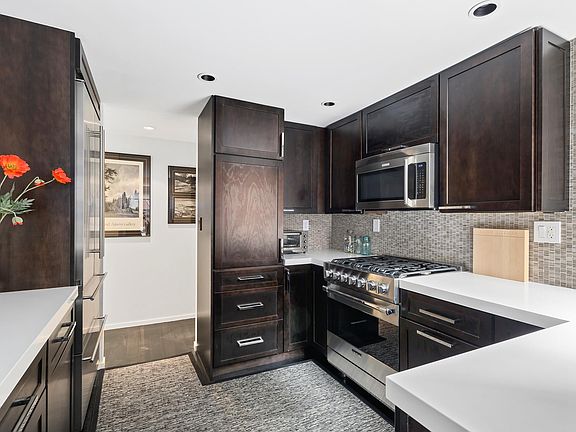 3rd image of 340 E 80th St APT 6B