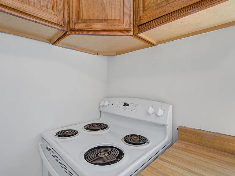 2418 1/2 Laurel St — Photo 15