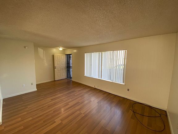 3rd image of 4108 Weymouth Ln