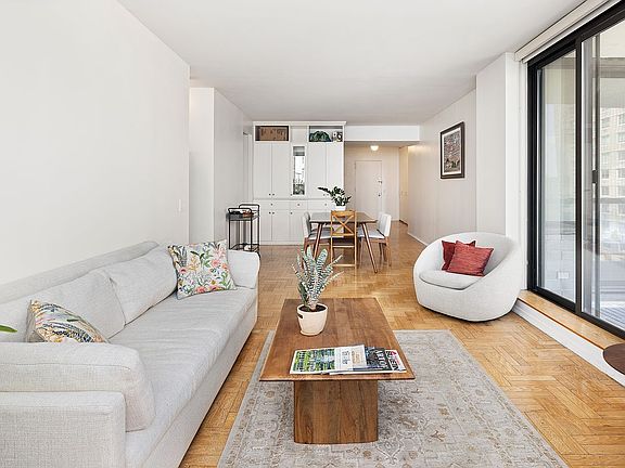 3rd image of 62 W 62nd St APT 21C
