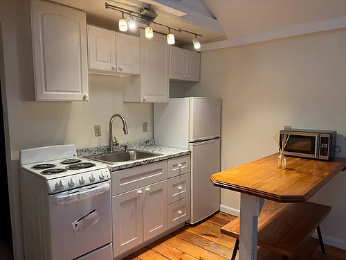 110 Robbins St Photo 1
