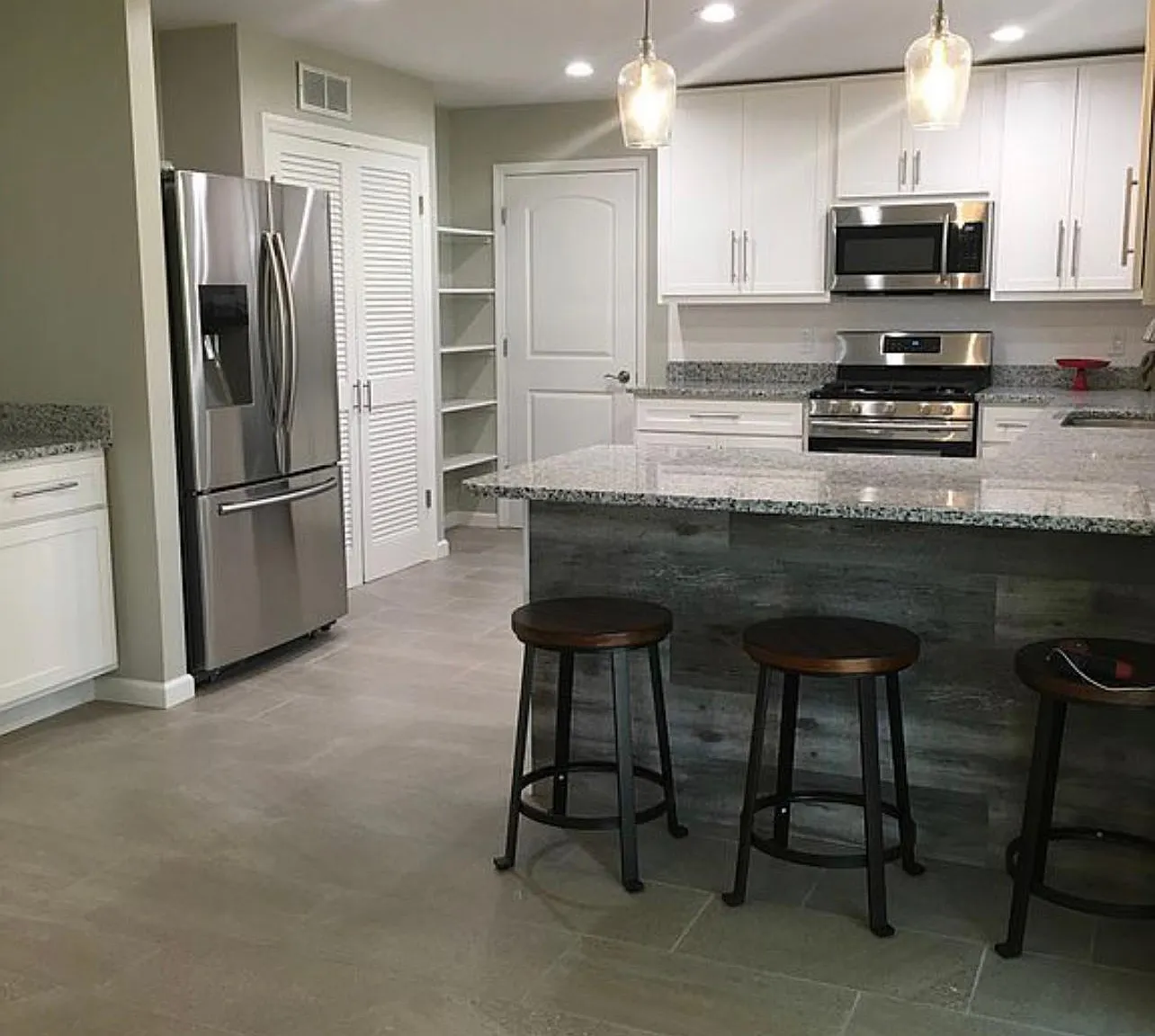 805 Indian Springs Rd — Photo 2