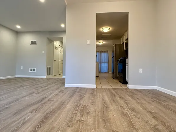 238 N Stevenson Sq, Alexandria, VA 22304