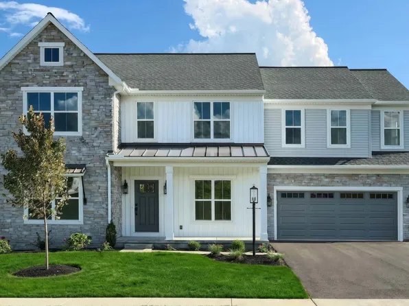 2231 S Autumn Chase Dr, Mechanicsburg, PA 17055