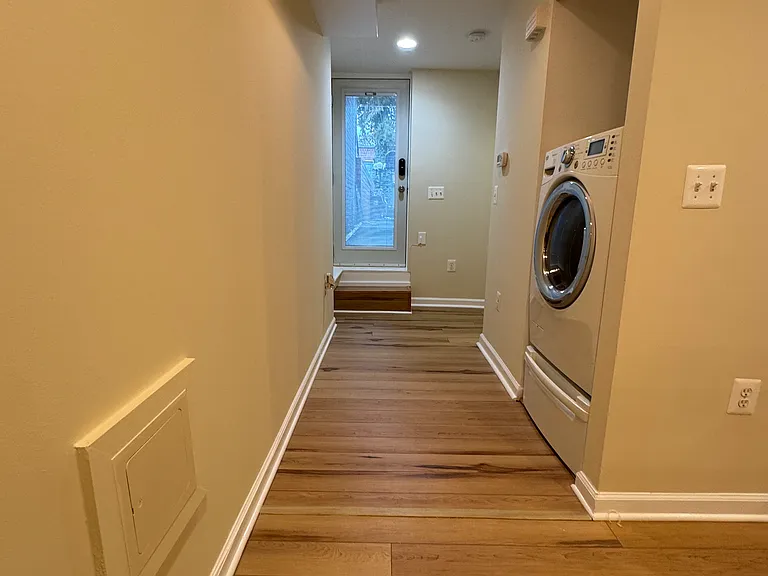 126 Adams St NW #3 — Photo 4