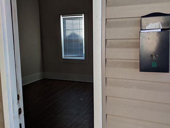 1320 Laurel Street B Entrance