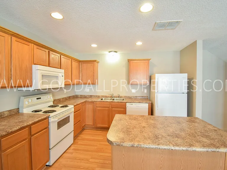 1140 Keystone Ln — Photo 4