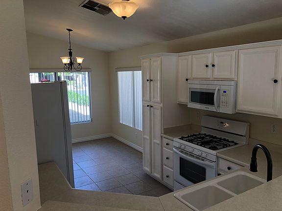 4th image of 1353 E Tradewind Dr