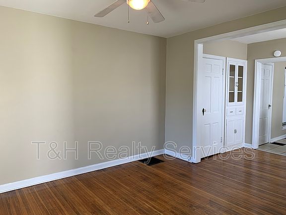 3rd image of 4638 Caroline Ave