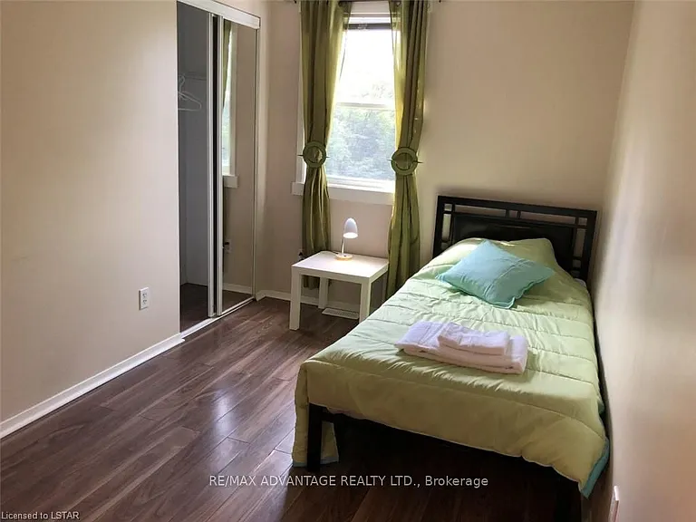 17 Sterling St #UPPER — Photo 25