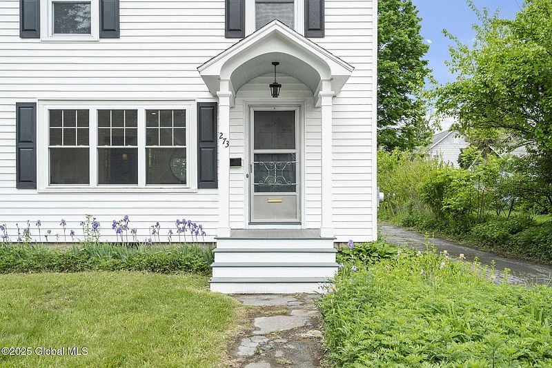 3rd image of 273 Kenwood Avenue