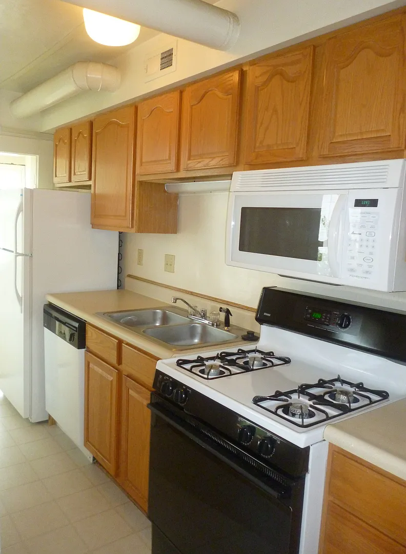1109 Wertland Street — Photo 2
