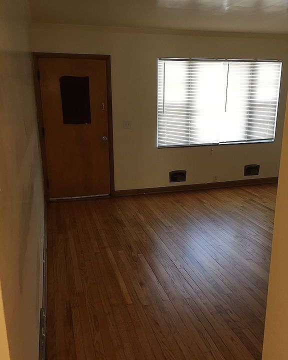 1st image of 3055 Medina Ave