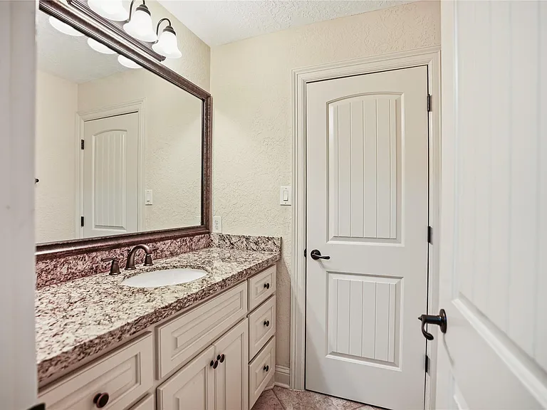 536 Stephen F Austin Dr — Photo 30