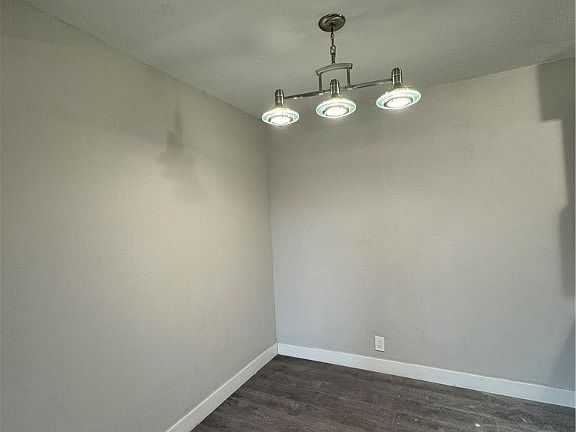 5th image of 625 Royal Crest Cir #15