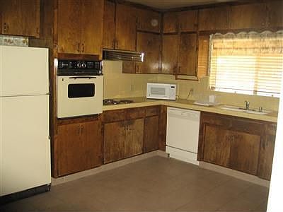 4th image of 3225 N Del Mar Ave