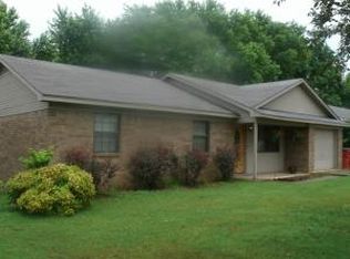 605 Twin Oak Dr, Russellville, AR 72802