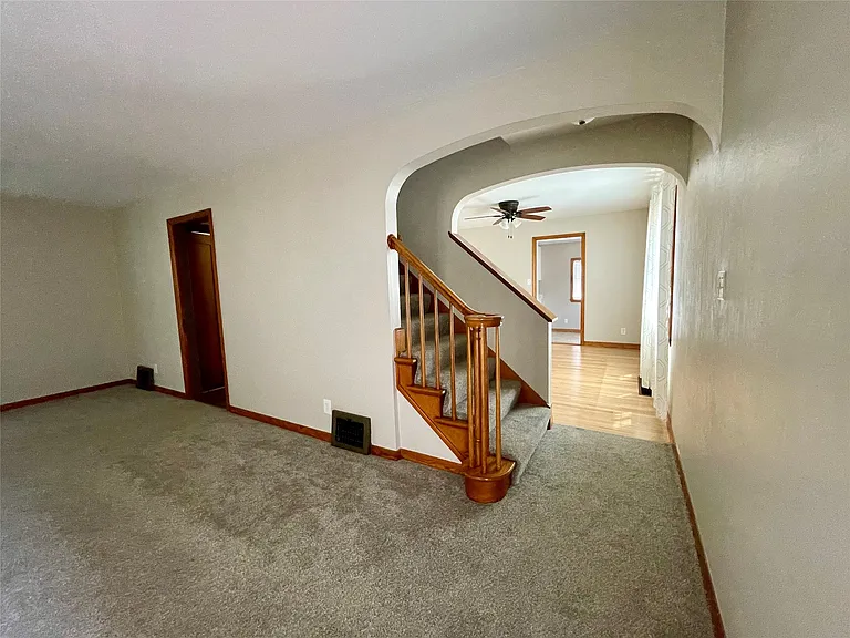 2727 Hall St — Photo 27