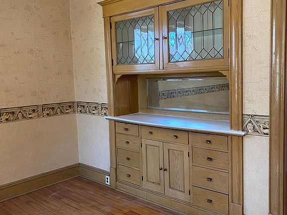Leaded glass built in hutch