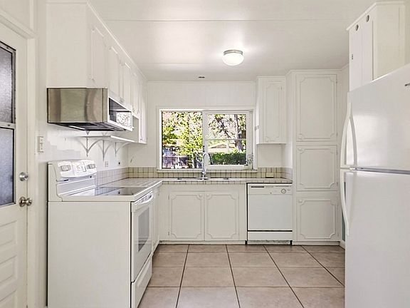 4th image of 1032 Kainui Dr